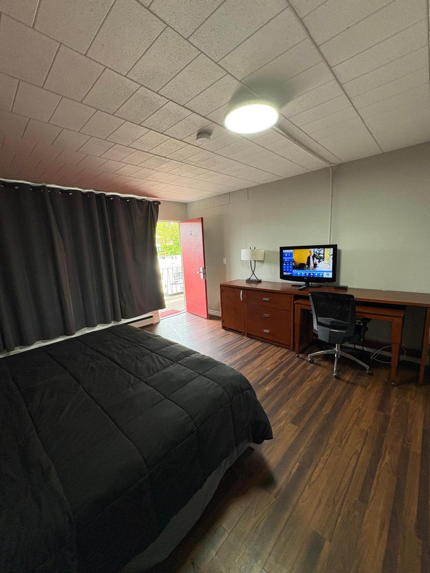 Advance Motel 2*