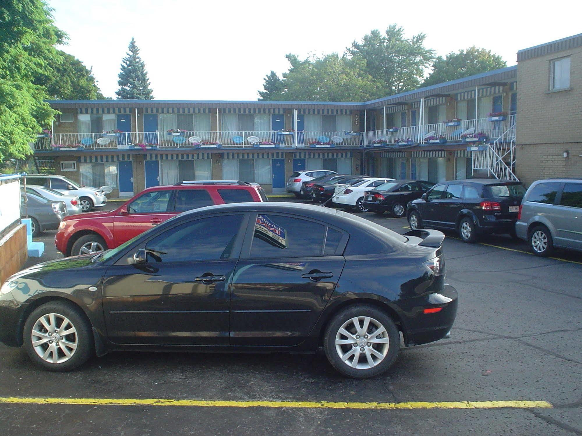 Advance Motel 2*